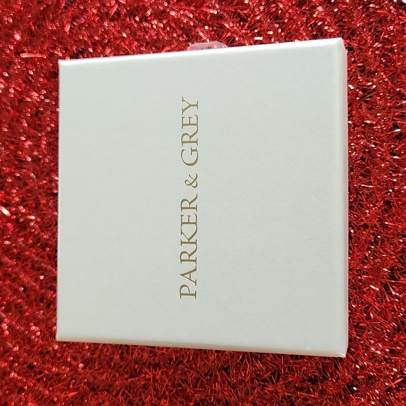 NWT ❗️  Parker & Grey  14 kt flash gold plated necklace 4 clover lucky charms - Picture 5 of 8